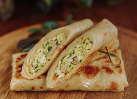 5 блинов с яйцом, ветчиной и сыром